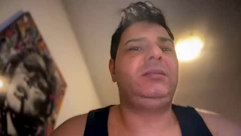 Snapshot of witebull83 chatting on 01-20-25, 12:39 Witebull online show from 01-20-25, 12:39