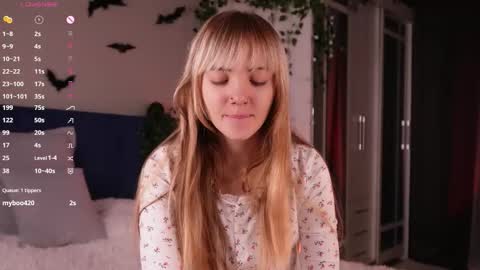 Snapshot of with_my_bae chatting on 11-13-25, 09:25 Hollis online show from 11-13-25, 09:25