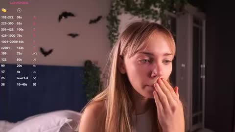 Snapshot of with_my_bae chatting on 11-17-25, 07:19 Hollis online show from 11-17-25, 07:19