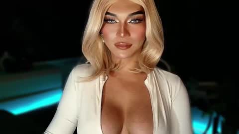 Snapshot of womanofyourdesire_ts chatting on 10-12-25, 07:46 Julia online show from 10-12-25, 07:46