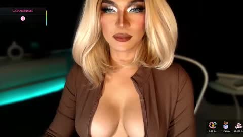 Snapshot of womanofyourdesire_ts chatting on 11-01-25, 11:18 Julia online show from 11-01-25, 11:18