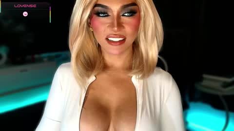 Snapshot of womanofyourdesire_ts chatting on 11-09-25, 04:11 Julia online show from 11-09-25, 04:11