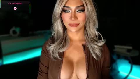 Snapshot of womanofyourdesire_ts chatting on 11-11-25, 07:36 Julia online show from 11-11-25, 07:36