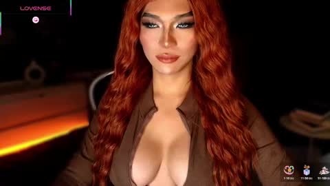 Snapshot of womanofyourdesire_ts chatting on 11-14-25, 06:39 Julia online show from 11-14-25, 06:39