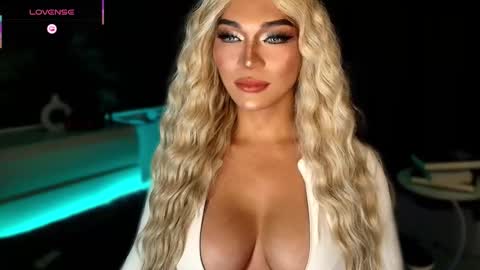 Snapshot of womanofyourdesire_ts chatting on 11-16-25, 09:53 Julia online show from 11-16-25, 09:53