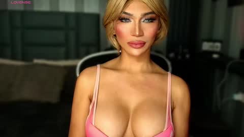 Julia online show from 01-13-26, 03:45