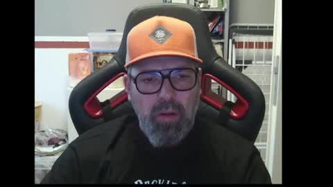 Snapshot of womenizzeer chatting on 01-08-26, 09:33 Adam online show from 01-08-26, 09:33