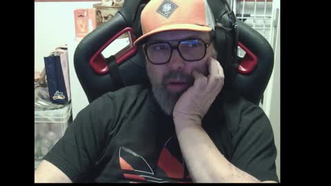 Snapshot of womenizzeer chatting on 01-11-26, 10:26 Adam online show from 01-11-26, 10:26