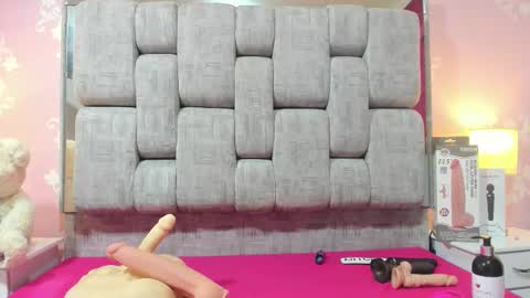 wonderkloe_ online show from 11-16-25, 07:30