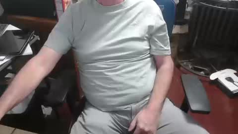 woodworker6473 online show from 10-18-25, 01:30