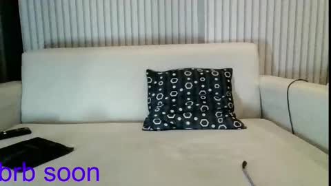 Snapshot of wooziemoo325 chatting on 10-18-25, 04:41 Steve Brand online show from 10-18-25, 04:41