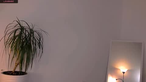 Snapshot of worldsbaby chatting on 10-19-25, 01:56 worldsbaby online show from 10-19-25, 01:56