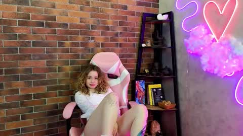 Snapshot of wowbritney chatting on 11-04-25, 06:18 wowbritney online show from 11-04-25, 06:18