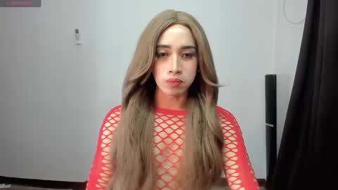 Snapshot of wowhotlegsx chatting on 01-01-25, 01:37 Patty lil hugecock online show from 01-01-25, 01:37