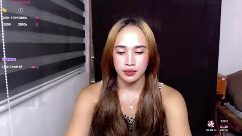 Snapshot of wowhotlegsx chatting on 09-24-25, 01:47 Patty lil hugecock online show from 09-24-25, 01:47