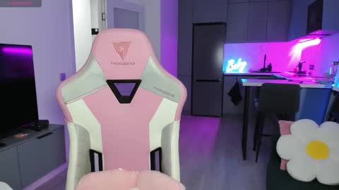 Emi online show from 10-04-25, 04:05