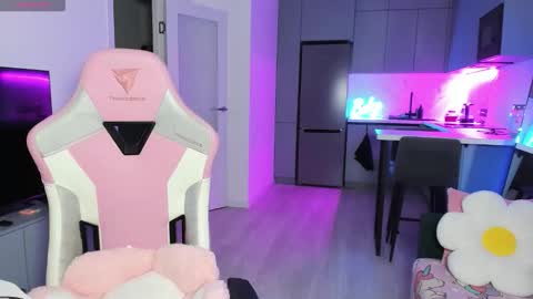 Emi online show from 10-08-25, 04:04