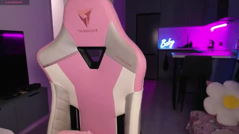 Emi online show from 10-27-25, 06:01