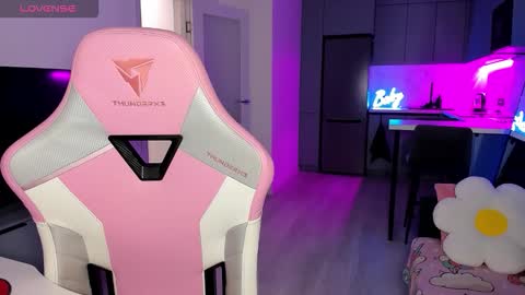 Emi online show from 02-12-26, 04:07