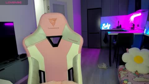 Emi online show from 03-09-26, 04:05