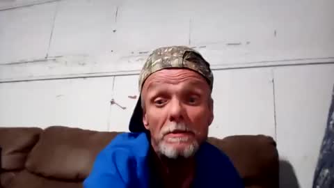 Snapshot of wsmfpfam chatting on 10-21-25, 03:40 Panic People online show from 10-21-25, 03:40