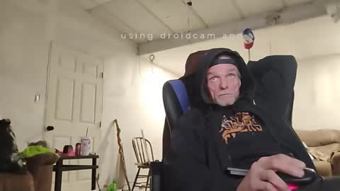 Snapshot of wsmfpfam chatting on 11-30-25, 04:27 Panic People online show from 11-30-25, 04:27