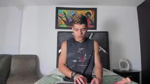 Snapshot of wyatt_2 chatting on 10-21-25, 12:06 wyatt online show from 10-21-25, 12:06