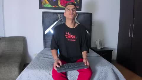 Snapshot of wyatt_2 chatting on 10-27-25, 12:20 wyatt online show from 10-27-25, 12:20