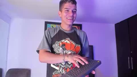 Snapshot of wyatt_2 chatting on 11-08-25, 12:27 wyatt online show from 11-08-25, 12:27