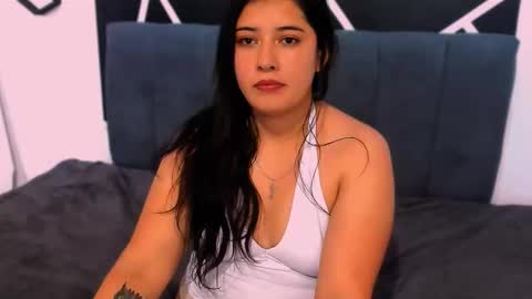 Snapshot of x_adeline_ chatting on 11-10-25, 11:04 Adeline online show from 11-10-25, 11:04