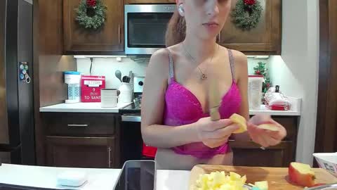 Snapshot of x_buttercup_x chatting on 12-04-25, 04:44 x_buttercup_x online show from 12-04-25, 04:44