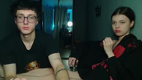 Philipp and Este online show from 11-27-25, 06:04