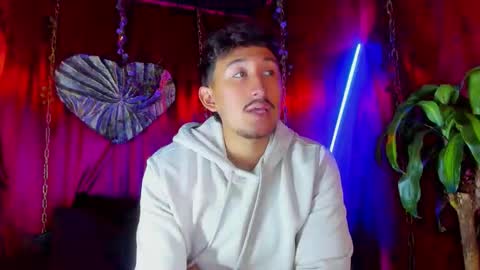 Snapshot of x_heros_x chatting on 11-06-25, 12:17 SHALOM online show from 11-06-25, 12:17