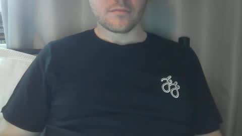 Snapshot of x_yes chatting on 11-11-25, 01:11 x_yes online show from 11-11-25, 01:11