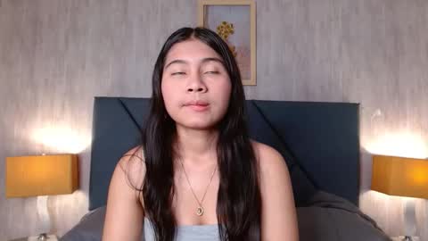 Snapshot of xaander_ chatting on 11-28-25, 03:20 aurora online show from 11-28-25, 03:20