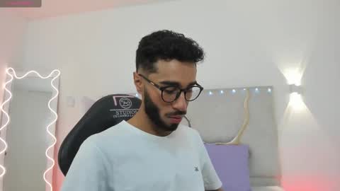 Snapshot of xander_tay chatting on 12-12-24, 08:10 ISSANDER online show from 12-12-24, 08:10