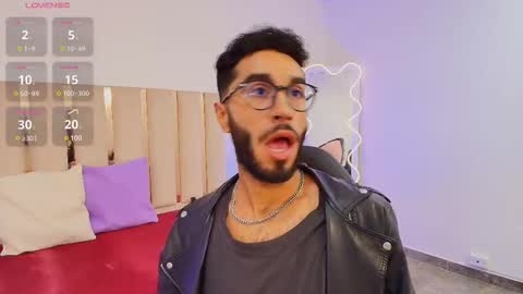 Snapshot of xander_tay chatting on 12-19-24, 01:18 ISSANDER online show from 12-19-24, 01:18