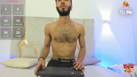 Snapshot of xander_tay chatting on 12-30-24, 10:45 ISSANDER online show from 12-30-24, 10:45