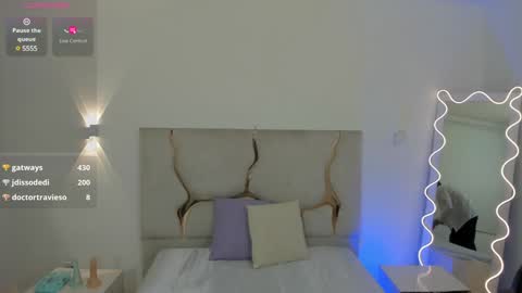 Snapshot of xander_tay chatting on 01-30-25, 07:37 ISSANDER online show from 01-30-25, 07:37