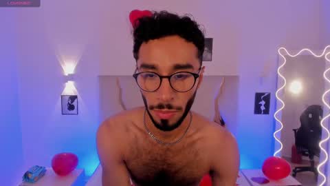 Snapshot of xander_tay chatting on 02-14-25, 07:44 ISSANDER online show from 02-14-25, 07:44