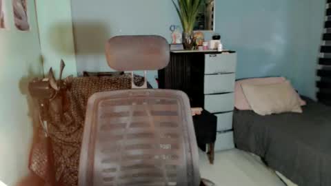 Snapshot of xangel_redx chatting on 12-02-25, 12:27 ANGEL online show from 12-02-25, 12:27