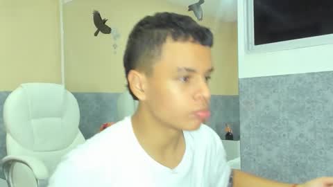 Snapshot of xavier_fox__ chatting on 10-15-25, 12:49 xavier fox online show from 10-15-25, 12:49