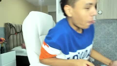 xavier fox   online show from 10-23-25, 05:40