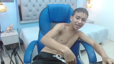 Snapshot of xavii_18_ chatting on 01-22-25, 06:10 xavii_18_ online show from 01-22-25, 06:10