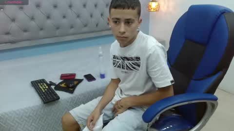 Snapshot of xavii_18_ chatting on 02-12-25, 06:51 xavii_18_ online show from 02-12-25, 06:51