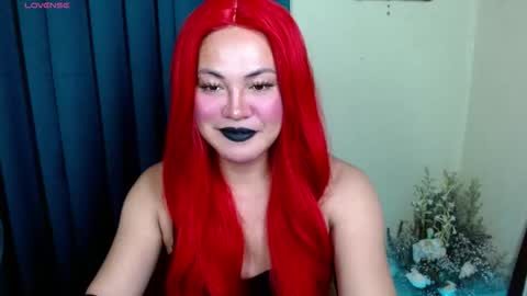 Snapshot of xcalisthra_69x chatting on 10-29-25, 08:16 Godess Lucy online show from 10-29-25, 08:16