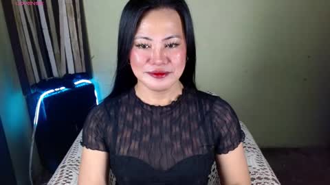 Snapshot of xcalisthra_69x chatting on 12-14-25, 11:59 Godess Lucy online show from 12-14-25, 11:59