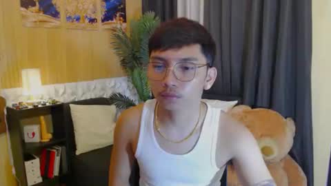 Snapshot of xcigbatecum chatting on 10-08-25, 01:53 Charlie online show from 10-08-25, 01:53