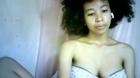 Snapshot of xenna610827 chatting on 02-12-25, 04:55 xenna610827 online show from 02-12-25, 04:55