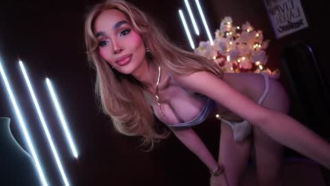 Snapshot of xforyoureyesonlyx chatting on 02-03-26, 02:53 Anne online show from 02-03-26, 02:53